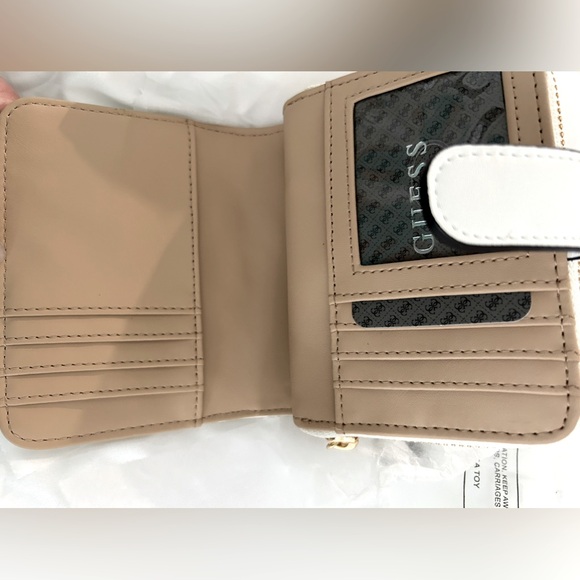 NWT Guess wallet in white - Picture 3 of 5